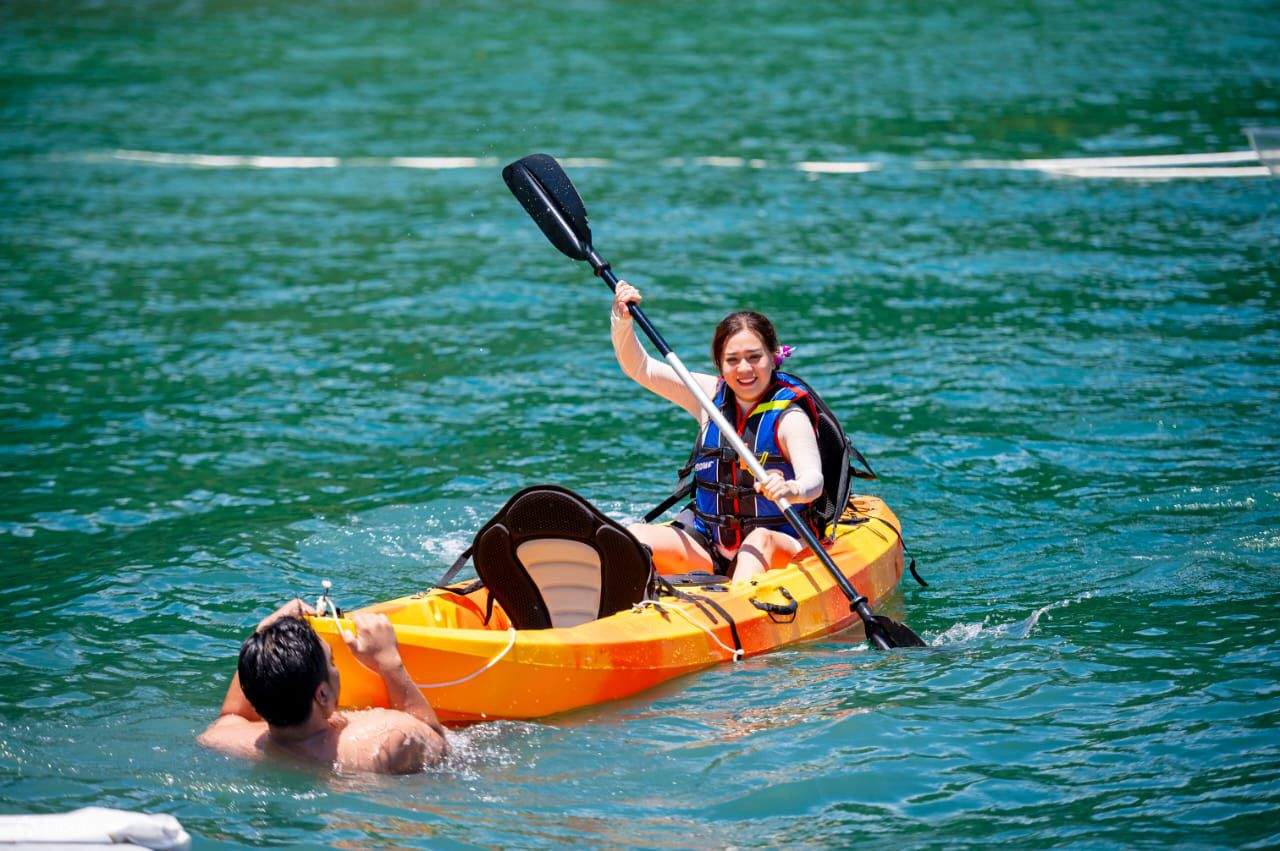 Floating Club House (จำหน่ายบัตรทัวร์) | โคตาคินาบาลู, ซาบาห์ 